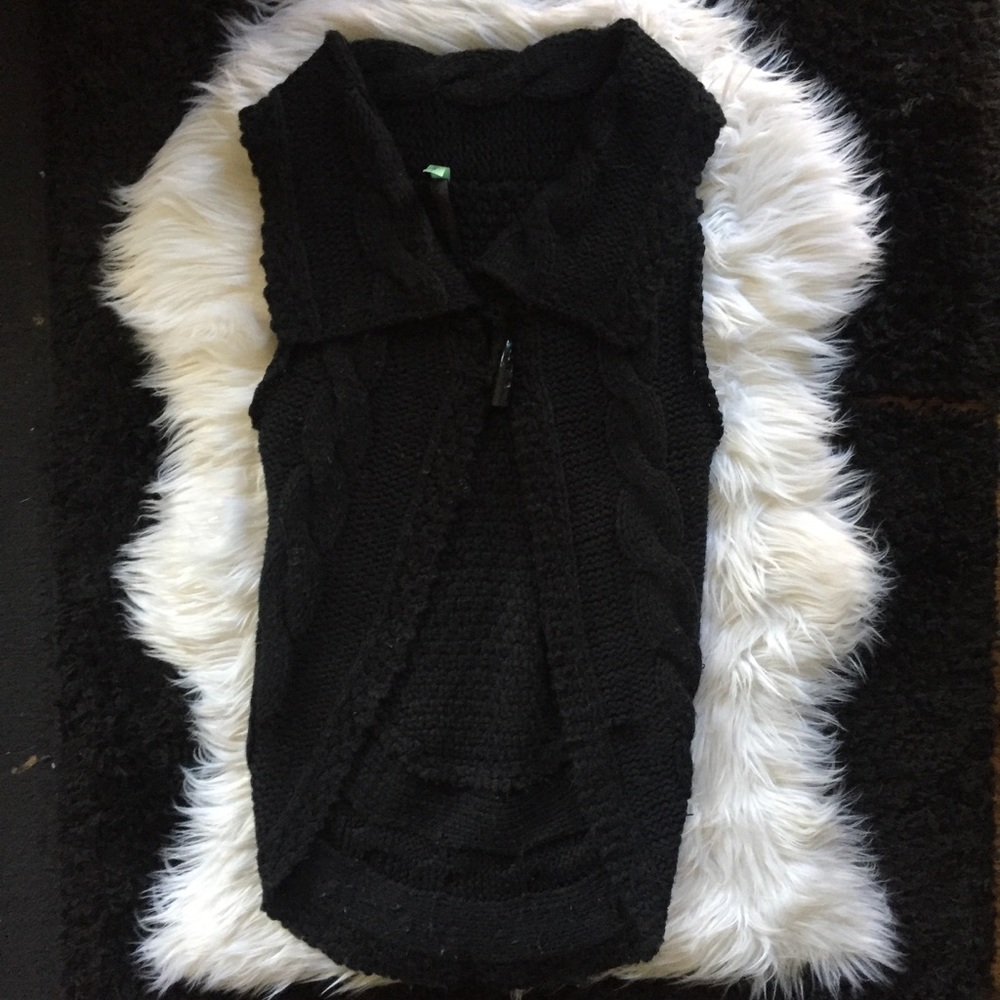 Jealous black sweater vest S / Small womans